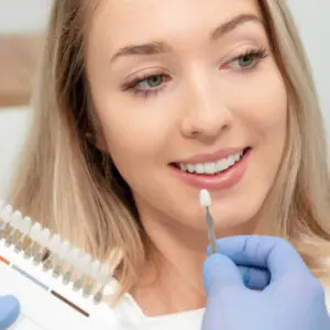 Einsetzen von Veneers in der Türkei