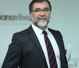 Доктор Ількер Манавбаши (Ilker Manavbasi)