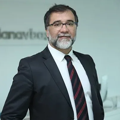 Доктор Илькер Манавбаши (Ilker Manavbasi)