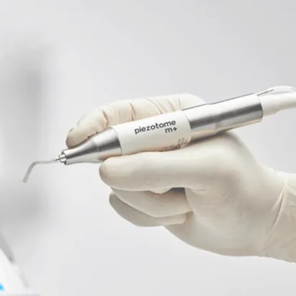 Rhinoplastie piézoélectrique ou ultrasonique