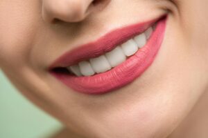 Transformation du sourire en Turquie : prix, meilleures cliniques et dentistes de renom