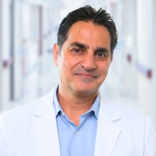 Доктор Тюркер Озйигит (Turker Ozyigit)